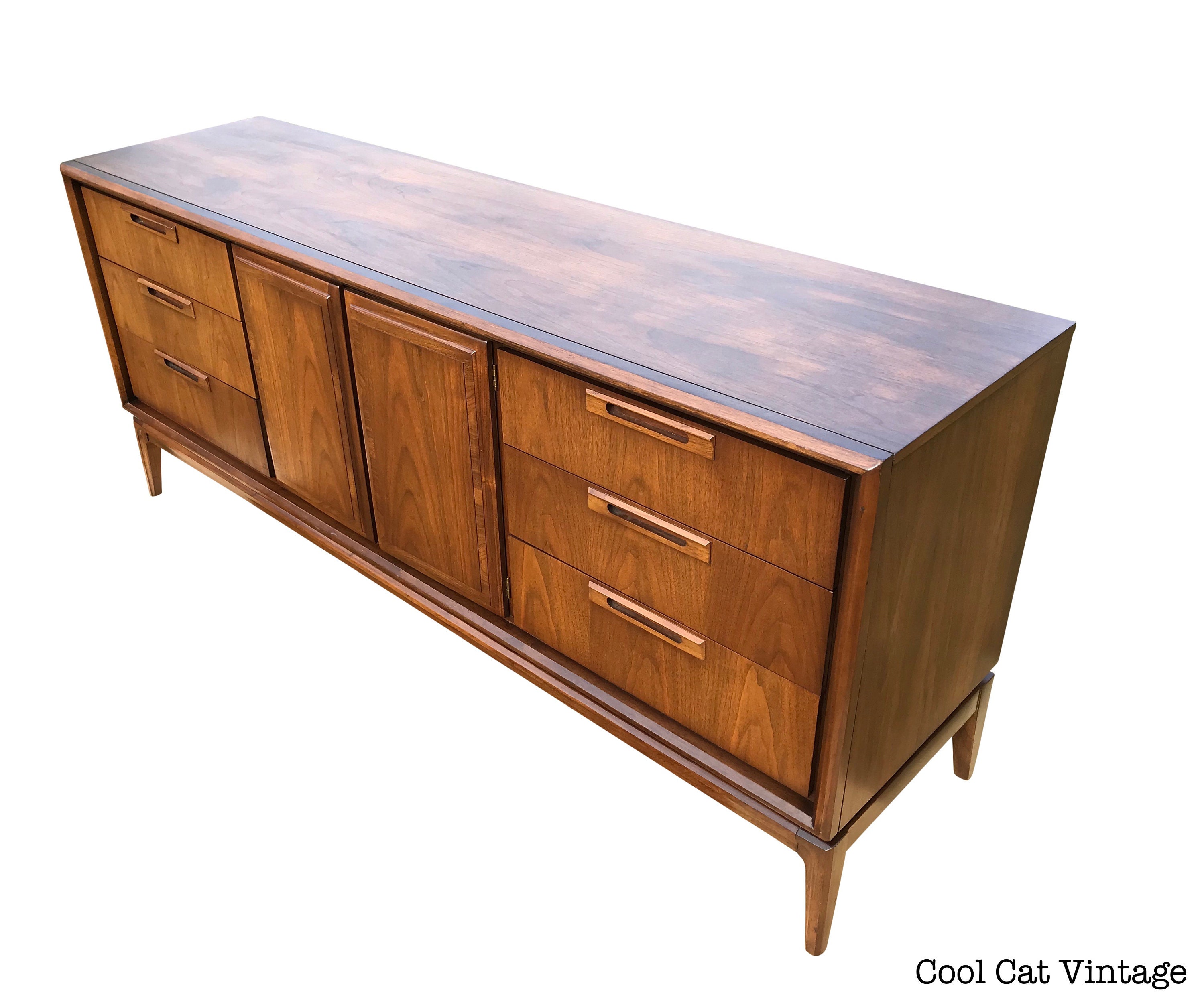 9 Drawer Dresser by United Furniture Company *Please see notes on