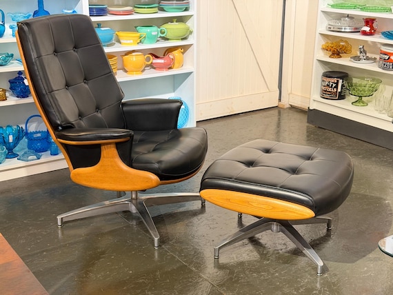Heywood Wakefield Lounge Chair & Ottoman, Contemporary American Furniture line, C. 1963 - *Please ask for a shipping quote before you buy.