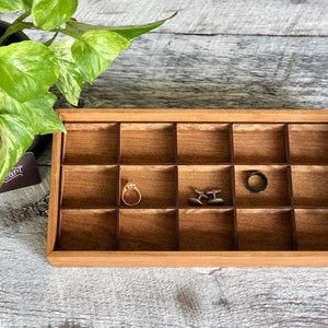 Plateau pour boutons de manchette / Service de voiturier pour boutons de manchette / Organiseur de boutons de manchette / Boîte à boutons de manchette / Rangement pour boutons de manchette / Compartiments pour boutons de manchette / Rangement pour attaches
