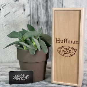 Whiskey box / Liquor box / Liquor Gift Box / Engraved Liquor Bottle / Jack Daniels / Jim Beam / Liquor Bottle / Groomsmen Gifts / Monogram
