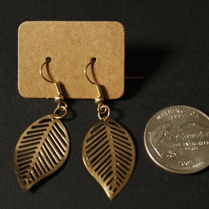 Hypoallergenic Gold Floral Leaf Pendant Dangle Earrings zdjęcie 3