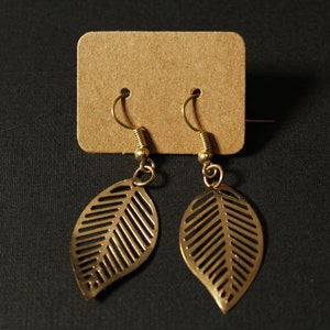 Hypoallergenic Gold Floral Leaf Pendant Dangle Earrings zdjęcie 1
