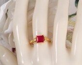 Vintage Jewellery Yellow Gold Ring with Square Ruby Antique Art Deco Dress Jewelry small ring size 7