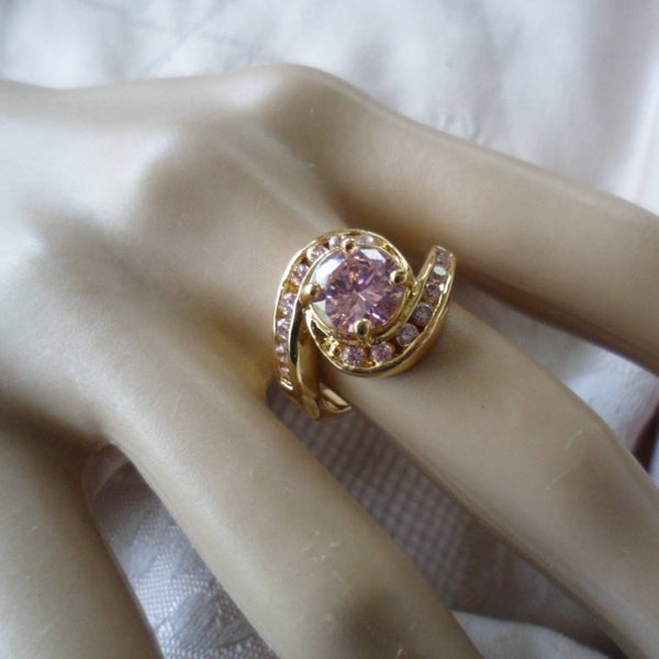 Vintage Jewellery Yellow Gold Ring with large round Pink Sapphire  central stone Antique Art Deco Dress Jewelry small ring size 7 or O