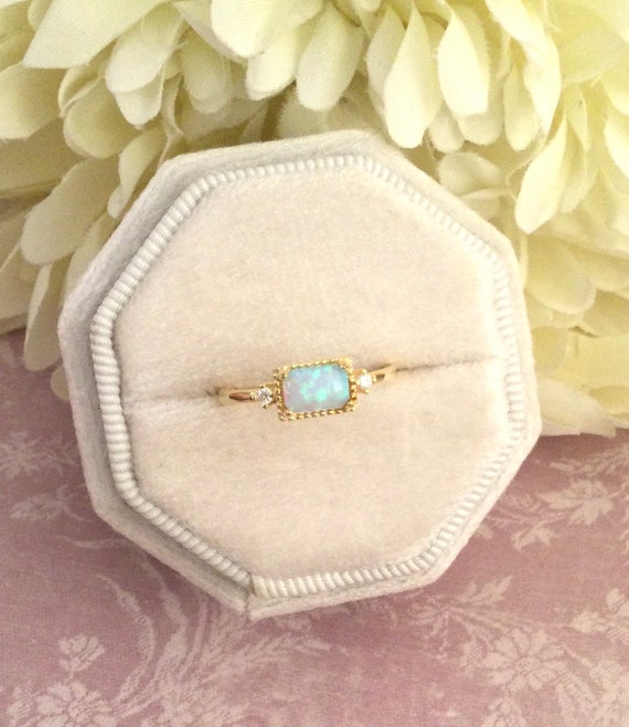 Vintage Jewellery Yellow Gold Ring Blue Opal Whit… - image 1