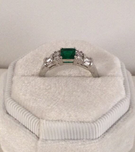 Vintage Jewellery White Gold Ring with Emerald an… - image 3