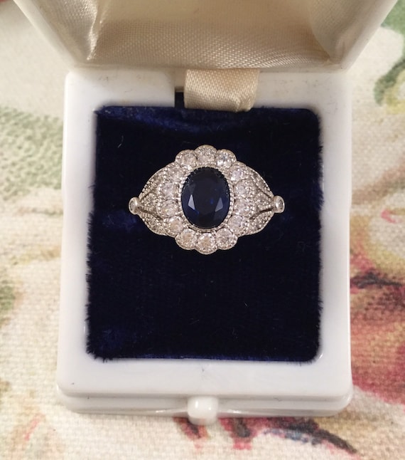Vintage Jewellery White Gold Ring Blue White Sapp… - image 7