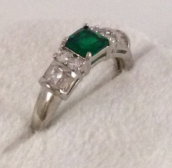 Vintage Jewellery White Gold Ring with Emerald an… - image 1