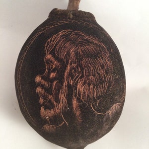 Fint snidad australisk boabträdsnöt, aboriginsk snidning, ursprungsman från Kimberley-regionen, WA, Australien