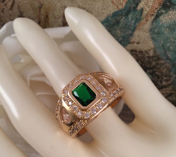 Vintage Jewellery Yellow Gold Ring with Emerald a… - image 10