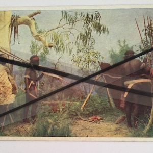 Original Australian Aborigène Antique vintage Couleur Carte Postale Yarra Yarra Tribe avec Spears Shield Post Card