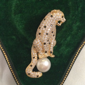 Vintage Jewellery 2D Gold Leopard Panther Pearl Ball Rhinestone Crystals Brooch Antique Art Deco Dress Jewelry pin pendant loop necklace