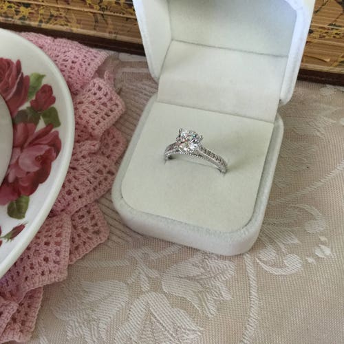 Vintage Jewellery White Gold Ring with Sapphires Antique Art Deco Dress Jewelry medium to large ring size 8 or shops Q