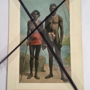 Oude antieke vintage kleur ansichtkaart Australische Aboriginal Man en Vrouw Sweethearts West-Australische Inboorlingen postkaart