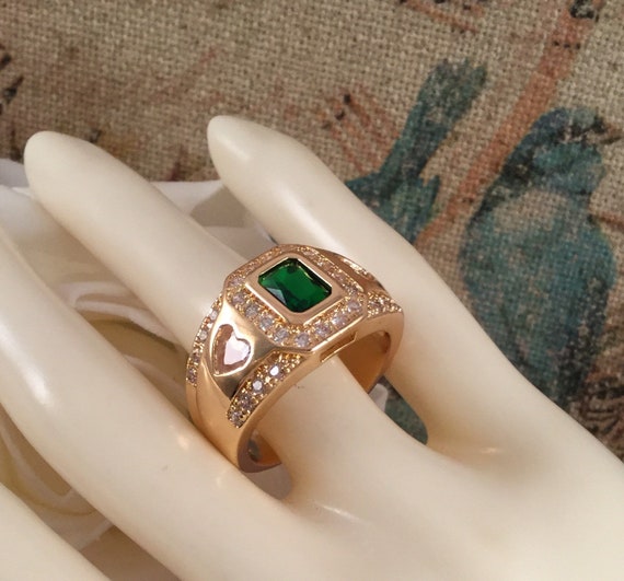 Vintage Jewellery Yellow Gold Ring with Emerald a… - image 1