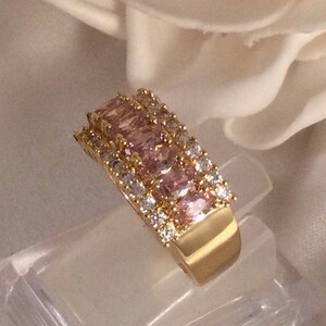Gioielli vintage Anello a fascia in oro giallo con zaffiri rosa e bianchi grande anello taglia 9 o S Antique Art Deco Dress Jewelry