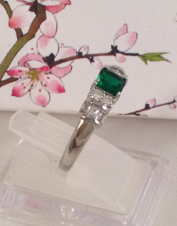 Vintage Jewellery White Gold Ring with Emerald an… - image 8