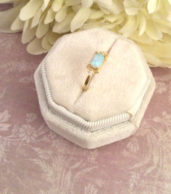 Vintage Jewellery Yellow Gold Ring Blue Opal Whit… - image 4