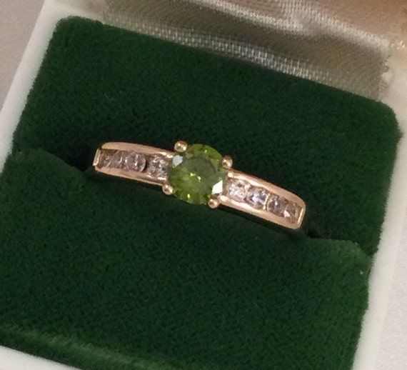 Vintage Jewellery Yellow Gold Ring with Peridot a… - image 1