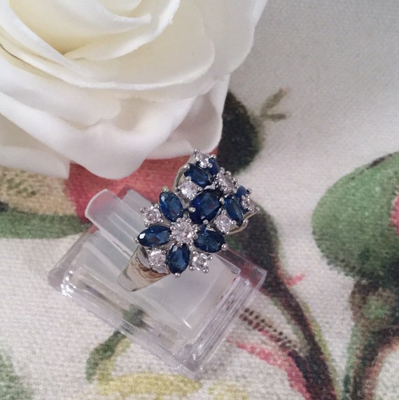 Vintage Jewellery White Gold Ring with Blue and W… - image 7
