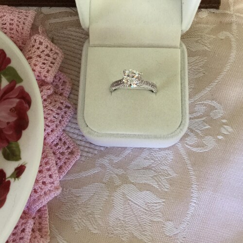 Vintage Jewellery White Gold Ring with Sapphires Antique Art Deco Dress Jewelry medium to large ring size 8 or shops Q