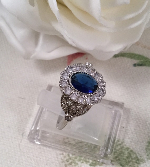 Vintage Jewellery White Gold Ring Blue White Sapp… - image 8