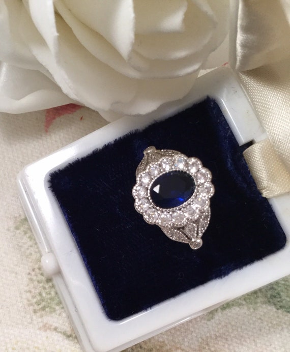 Vintage Jewellery White Gold Ring Blue White Sapp… - image 6