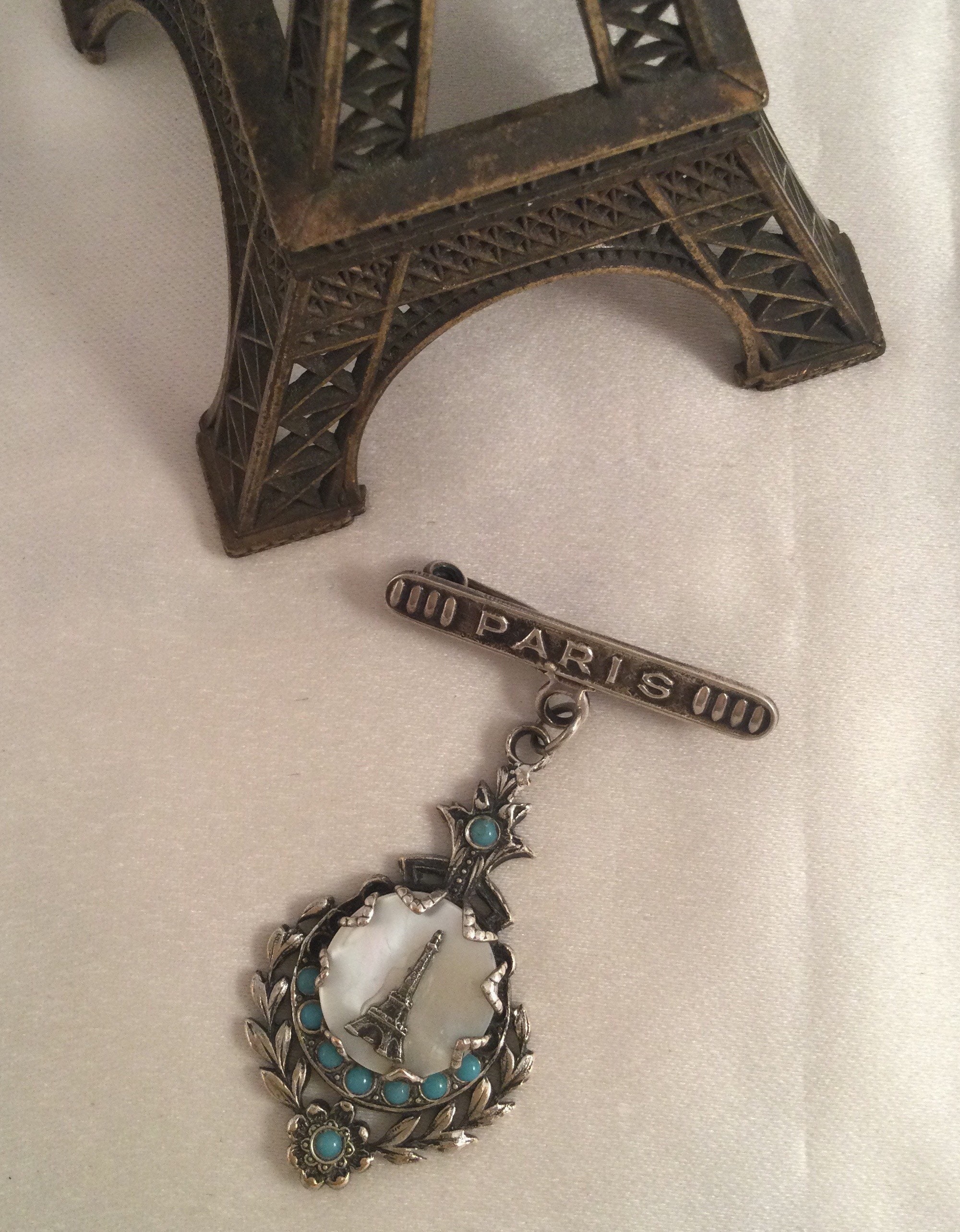 Broche Ancienne Souvenir De Paris - Tour Eiffel - Bijou Vintage Doré