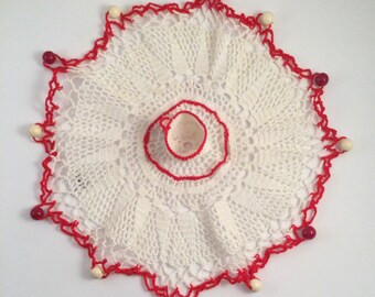 vintage retro doily crochet bead beaded jug cover mat red white tea cup