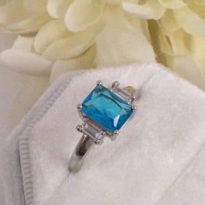 Vintage Jewellery White Gold Ring with London Blue Topaz and White Sapphires Antique Art Deco Dress Jewelry large ring size R 1/2 or 9