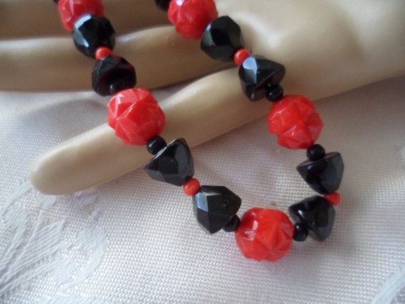 Beautiful Vintage Glass Bead Necklace Long Beaded Chain European Jewelry
