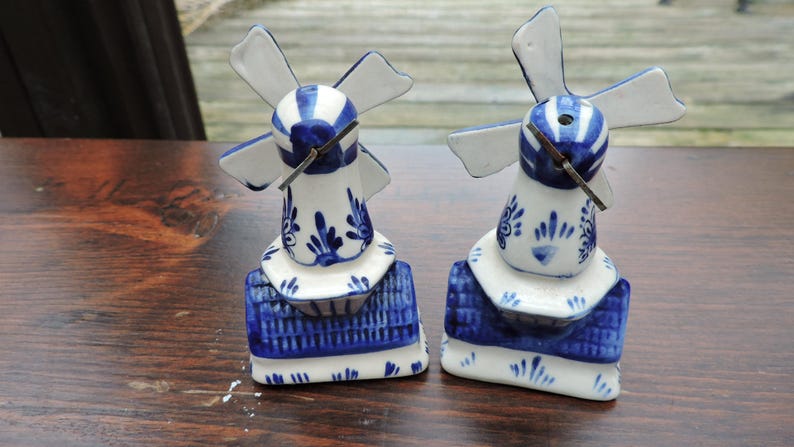 Vintage Delft Blue Windmill Salt /& Pepper Shakers