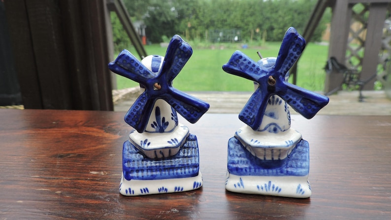 Vintage Delft Blue Windmill Salt /& Pepper Shakers