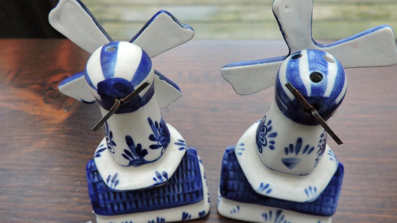 Vintage Delft Blue Windmill Salt /& Pepper Shakers