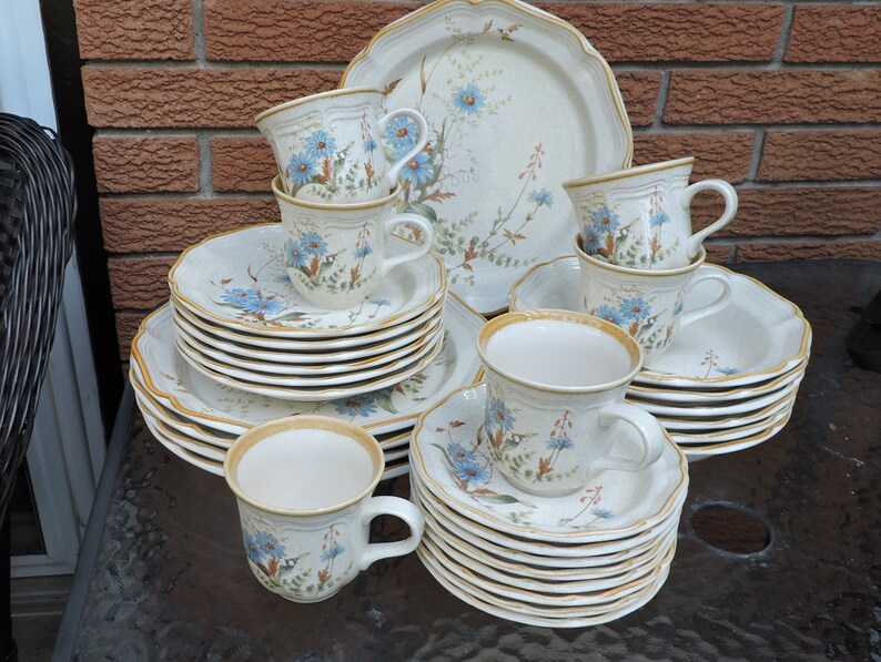 Mikasa BLUE DAISIES Dinnerware 31 pcs Dinner Plates Bowls Etsy