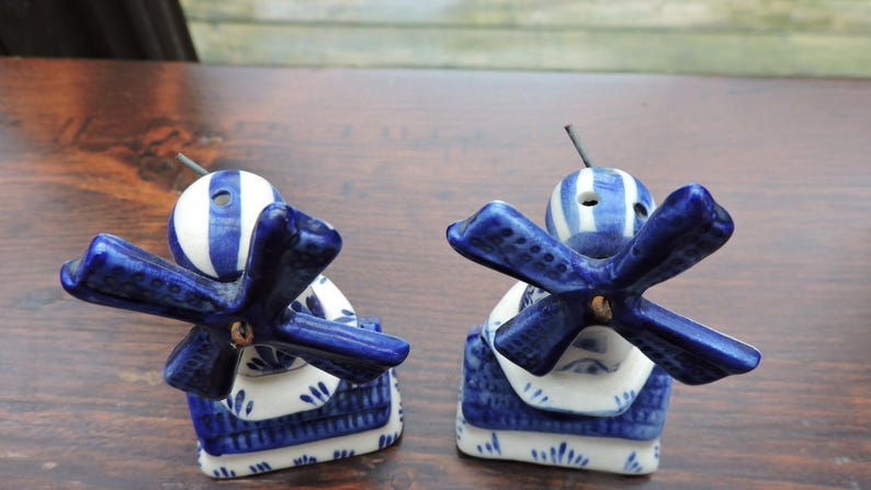 Vintage Delft Blue Windmill Salt /& Pepper Shakers