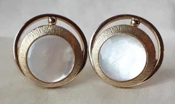 Swank 1960's Cufflinks Mother of Pearl and Gilt S… - image 1