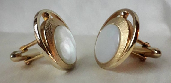 Swank 1960's Cufflinks Mother of Pearl and Gilt S… - image 3