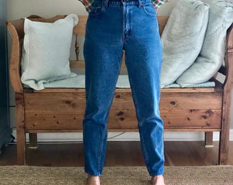 Vintage Levis High Waist Jeans - Made in USA - 90s Jeans -Tapered Leg, Relaxed
