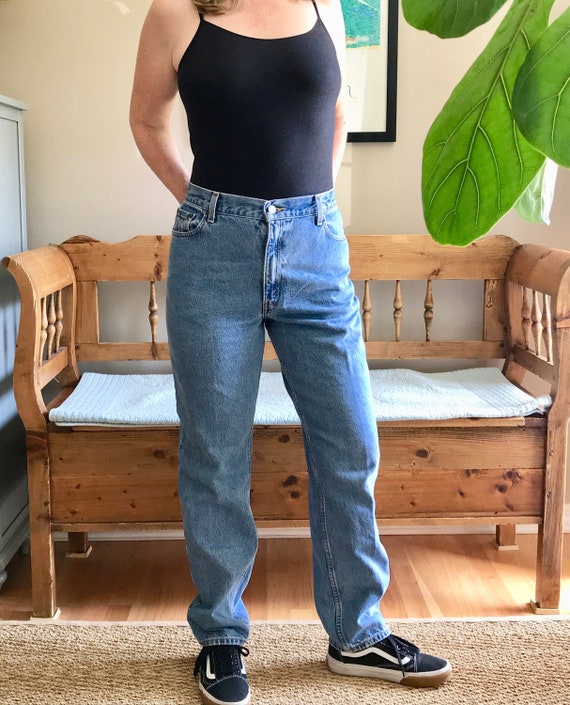 high waisted levis mom jeans