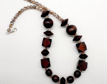 Collana con perline di legno spesse e agata