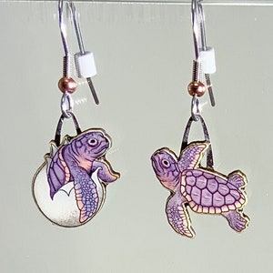 Loggerhead Sea turtle Hatchling Jabebo Pendientes, Inspirar curiosidad con cartón caja de cereales reciclado