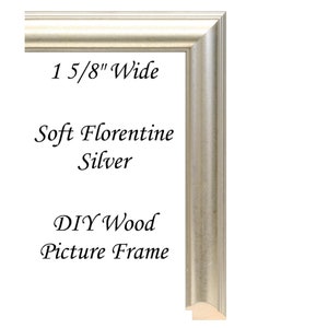 Puede incluir: Un marco de imagen de madera plateado con un marco de 4 cm de ancho. El marco está etiquetado como "Soft Florentine Silver DIY Wood Picture Frame".