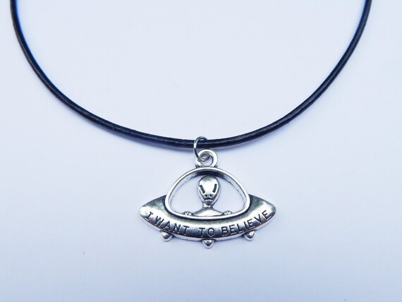 collier ras de cou alien collier ras de cou alien