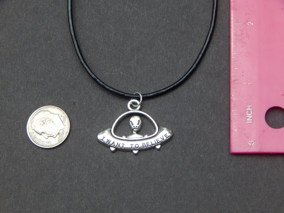 collier ras de cou alien collier ras de cou alien