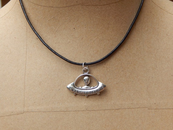 collier ras de cou alien collier ras de cou alien
