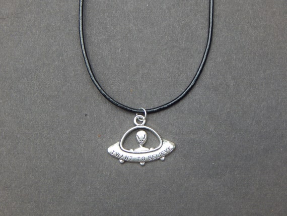 collier ras de cou alien collier ras de cou alien