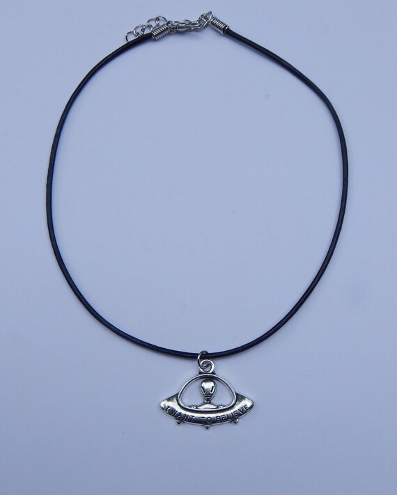 collier ras de cou alien collier ras de cou alien
