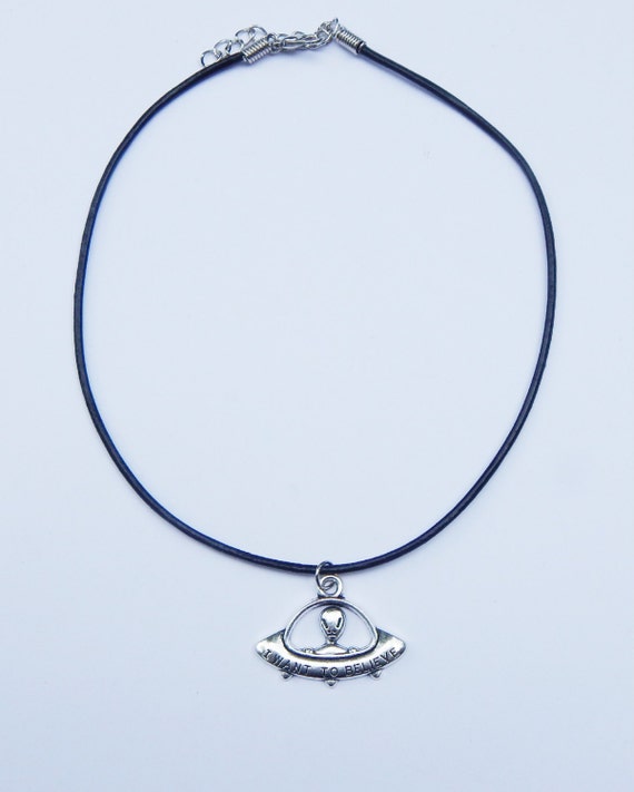 collier ras de cou alien collier ras de cou alien