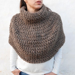 Crochet capelet pattern, chunky crochet cowl, easy crochet gift, beginner crochet pattern, warm crochet wrap image 1